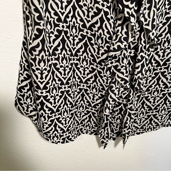 Loft Sleeveless Button Down Ruffle Blouse Black White Geo - Picture 5 of 12